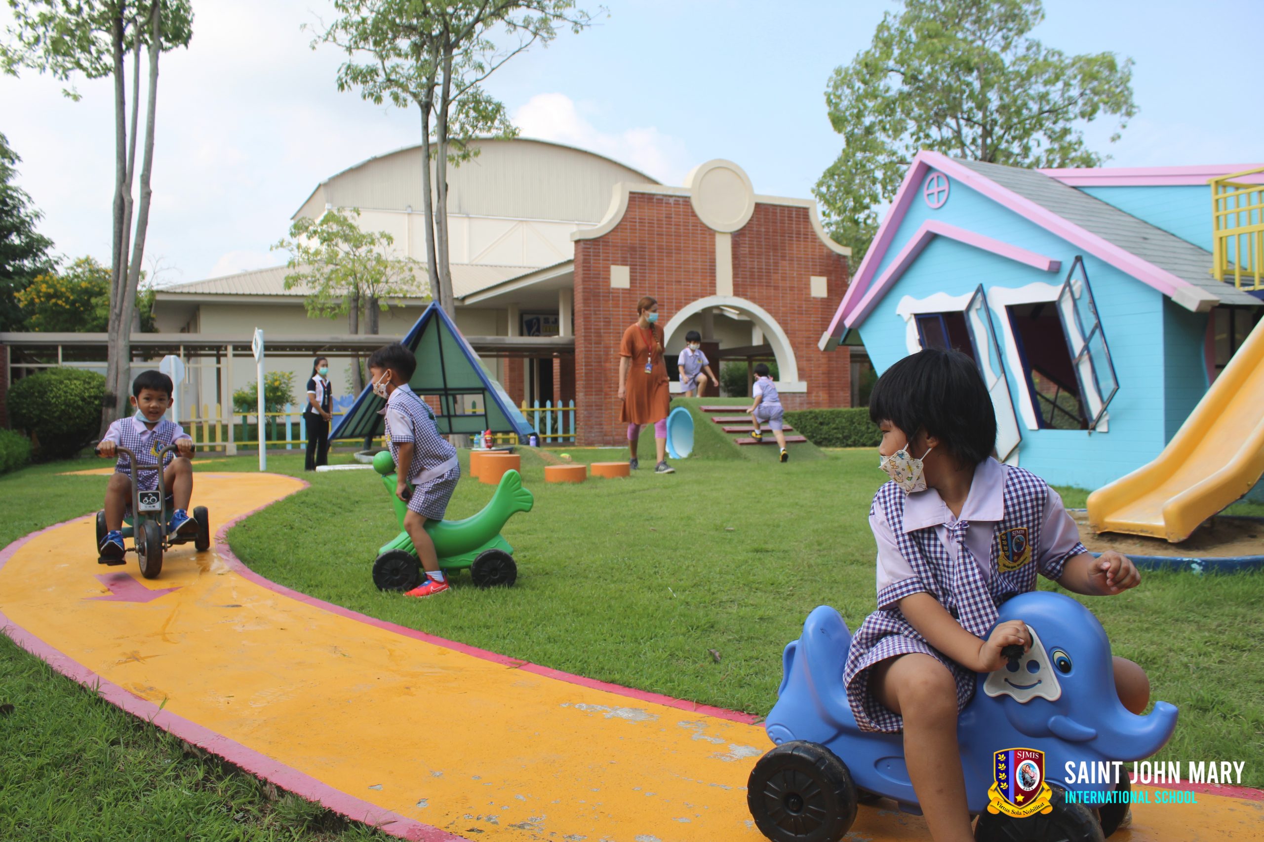 KG outside playground